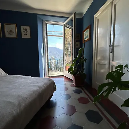 House Within Walking Distance Of The Menaggio