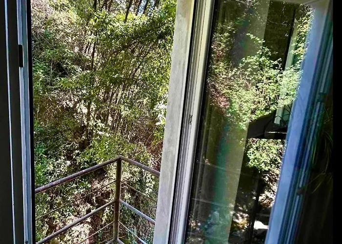 House Within Walking Distance Of The アパート