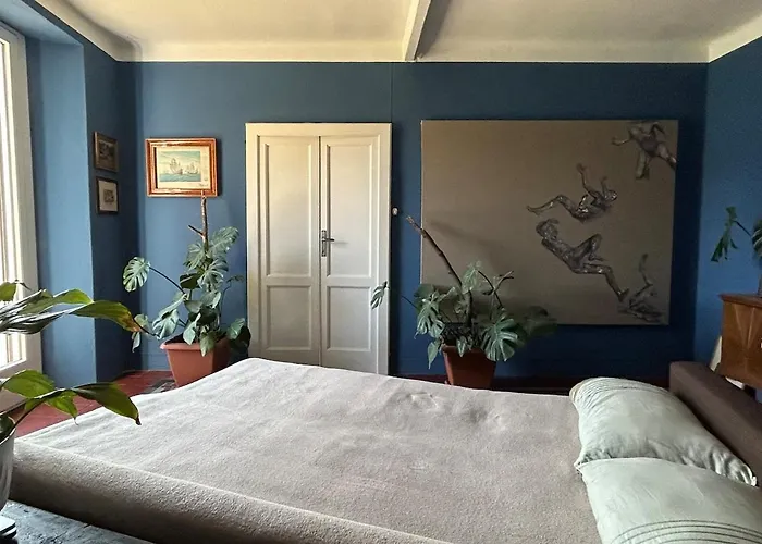 House Within Walking Distance Of The アパート メナッジョ